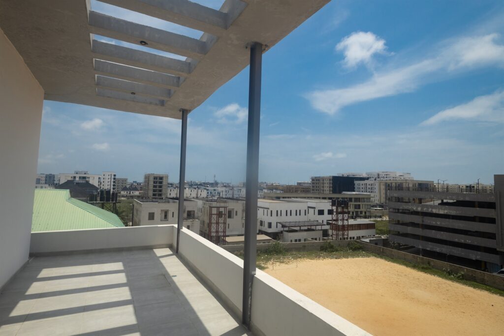 Brum Height 4: Open balcony with a glass railing and neighbourhood views
